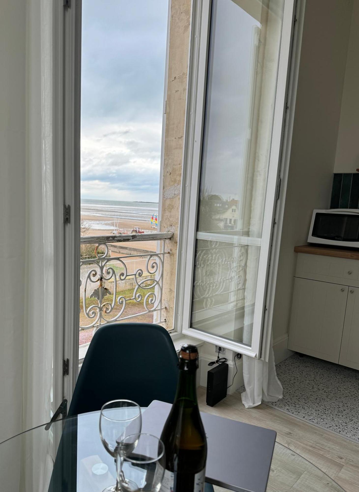 Sunny Apt On D-Day Beach With Parking Saint-Côme-de-Fresné 외부 사진